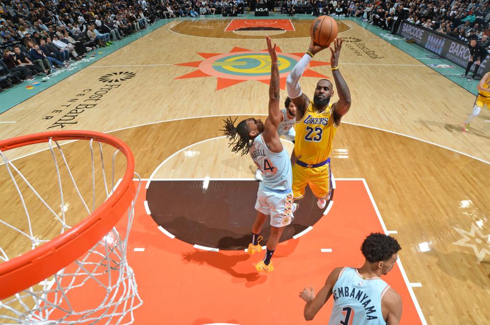 以微弱差距 以微弱差距