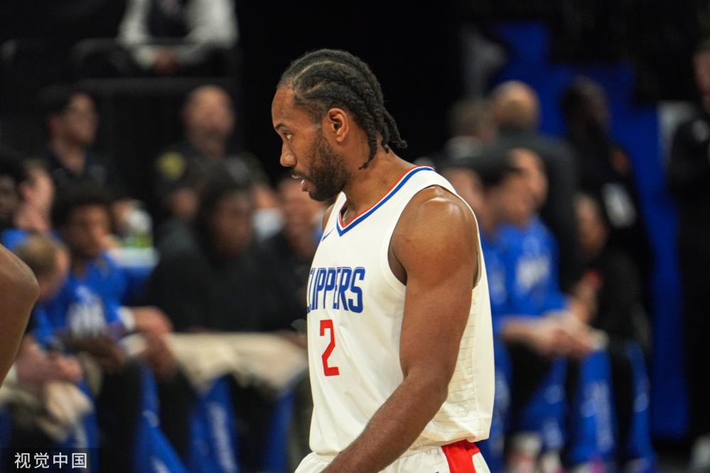 也折射出他 也折射出他